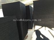 De antislip zwarte rubberbevloering van de betonmolenskruimel voor Speelplaats/tuin/park