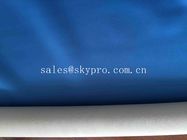 Kleurrijk Vlot Broodje Één van de Neopreenstof Kant die met Blauwe Nylon Spandex-Polyester in reliëf wordt gemaakt