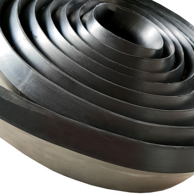 Neopreen rubber rokplank met 70 Shore A hardheid 300% verlenging bij breuk en 2,5 ~ 6,0 Mpa treksterkte