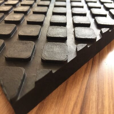 8mm dikke dubbelzijdige heavy-duty rubberen paardenboxmat met vierkant zeshoekig patroon