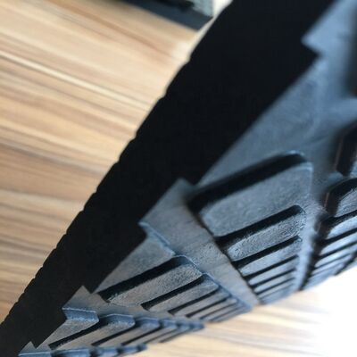 8mm dikke dubbelzijdige heavy-duty rubberen paardenboxmat met vierkant zeshoekig patroon