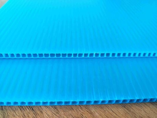 UV-bestendige, recycleerbare, waterdichte, plastic plaat, gegolfde PP-plaat voor industriële verpakkingen